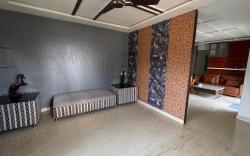 Independent flat kompally