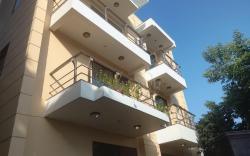 Tipsyy Inn Suites 020