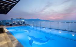 Sunny Ocean Hotel & Spa