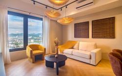 Lush Designer 3BR Condo by ALV