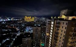 CozyCrib 2room w/balcony wifi pool mandaluyong