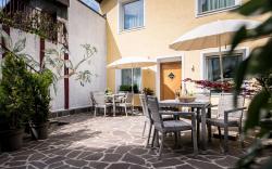 Am Schloss Guest House