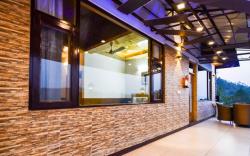 The Castle Villa Hill View