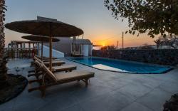 Santorini Villatzio Suites