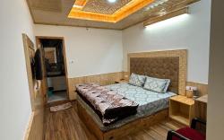 Vizvei Shimla Valley View Room