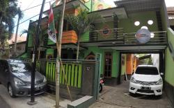Dhika Adventure - Hostel & Travel
