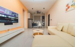 Danga Bay Pastel Hideout 3BR 7 pax Balcony View