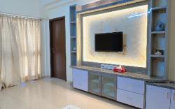 Pixiestays| smart,Tv, AC, Wifi |1807 2BHK Malad