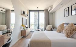 Cozy Stay at The Ellipse Waterfall City
