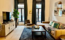 Luxury 2BR 2BA Near Fashion District by OneLuxStay