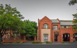 Majestic Old Lion Apartments