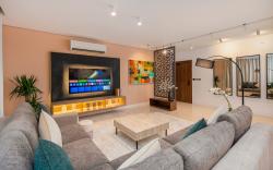 Luxurious 2-BR flat Almughrizat