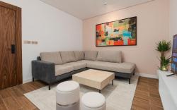 Cozy 1-BR Apartment in Almughrizat