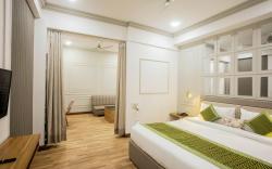 Hotel Emerald Suites & Banquet