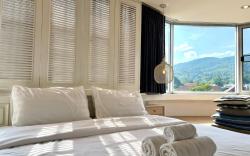 Zen Apartment w/ Stunning Mountain Views