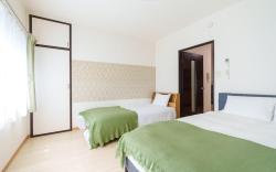 2-minute walk from Sensoji Temple/5 people