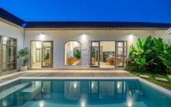 Bambola- 2BDR Villa in Canggu, Ps5 and Netflix!