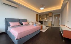 R&F Seine Region High Floor Comfy Studio NO TV