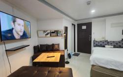 Cozy Condo near Burnham Park