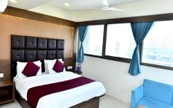 Hotel Royal King by Sky Stays