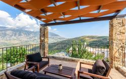 Minos Country Living Alexander maisonete with pool