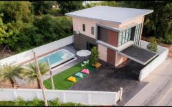 Green Beach Pool Villa Pattaya