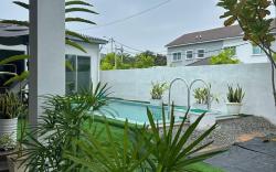 Seribu Dua Villa-Pool.BBQ. 5BR.Ctyd.Wifi.ExToll.