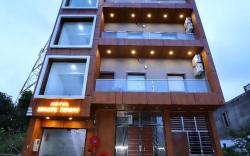Hotel white town