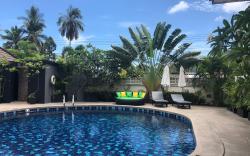 Tropical Palm Resort.