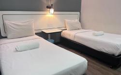 Comfort room Sunway Lagoon 2pax Kota Kemuning