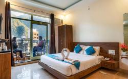 LA Riqueza Pride Inn - Rooftop Cafe with Swimming Pool 