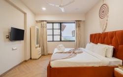 ELIVAAS 1 BHK with Rooftop Pool - Kamerios Skye