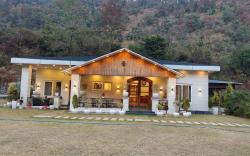 The Paradise ~ Luxury 3BR Villa near the Airport