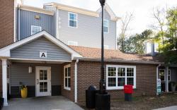 Alluxsuites at 1876, an Ascend Collection Hotel