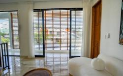 NEW Spacious villa 5 m to beach