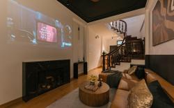OldQuarter*Poolroom*5Brs*Hottub*Projector*Central