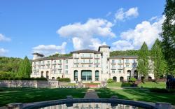 Adonis Hotel