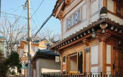 The Korean Prestige Hanok in Downtown - Seoul Ari