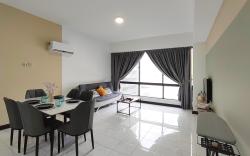Plaza Berjaya 12Pax FamilySuite Monorail 01