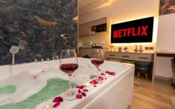 Jacuzzi & Big Screen By Buddies Home