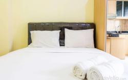 Minimalist Studio Green Pramuka Apt By Travelio