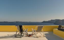 Ilivatos - Elegant Villa on the Caldera's Edge