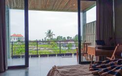 BRAND NEW! Honeymoon with Floating Breakfast