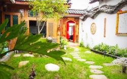 Lijiang October Inn