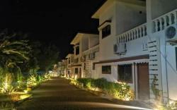 Anjuna 7bhk villa with pool & jacuzzi 1km to beach