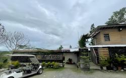 Staycation House - El Cinco Farmville and Resort