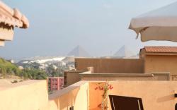 Boho Getaway with Pyramids View & Jacuzzi