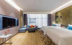 Yuerong Qiju Hotel (Xi'an Huimin Street Bell Tower Subway Station)