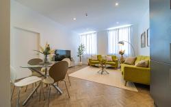 The Essex Escape - spacious 1 king bed, fast WiFi!