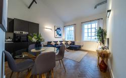 The Essex Loft - Lovely 1 King bed with fast WiFi